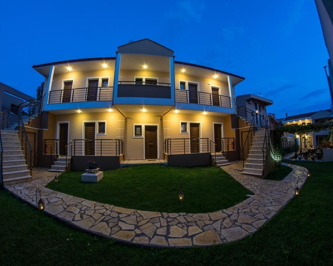 Dafni'S Seaside Luxury Studios 니키티 외부 사진