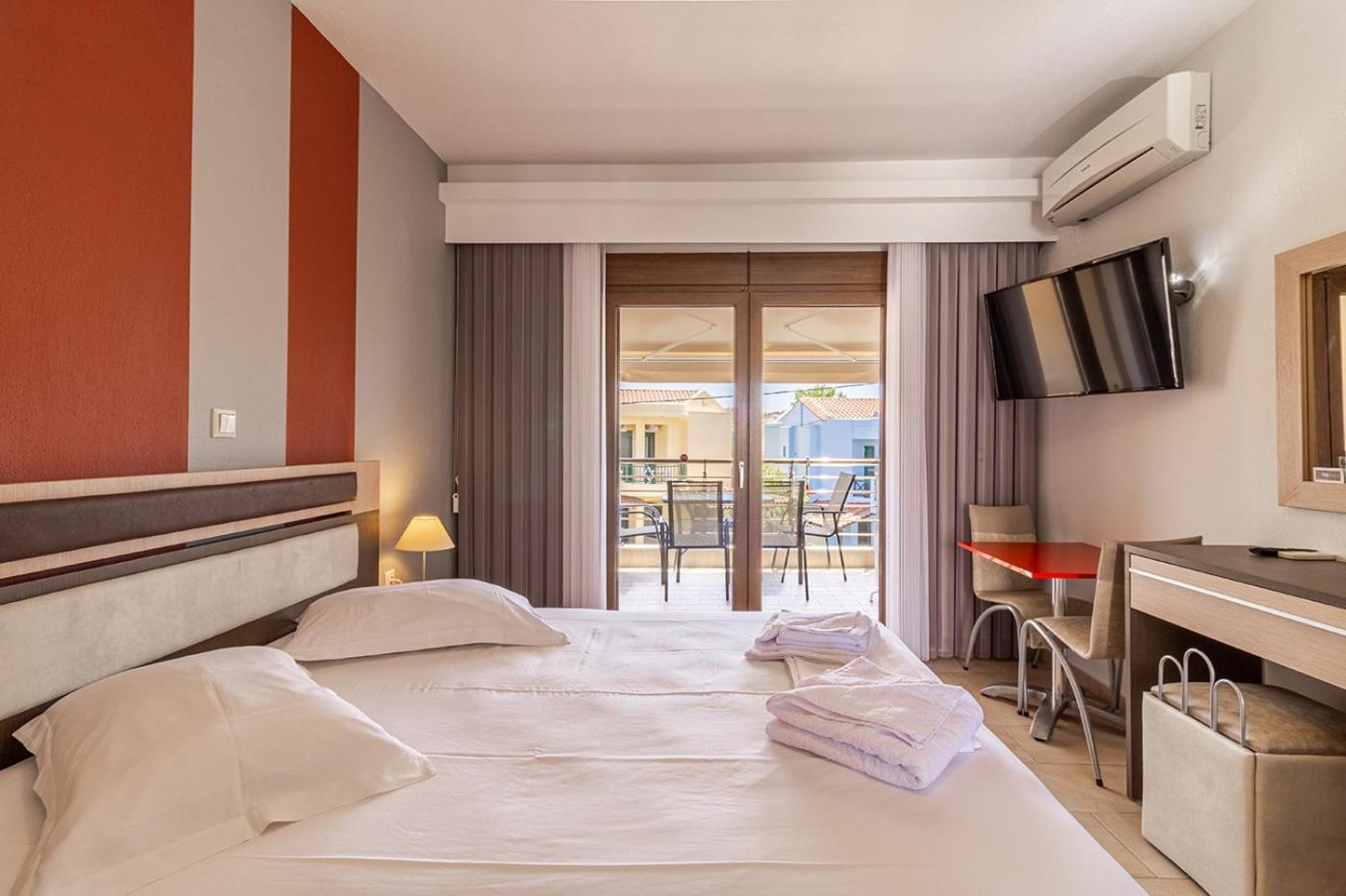 Dafni'S Seaside Luxury Studios 니키티 외부 사진