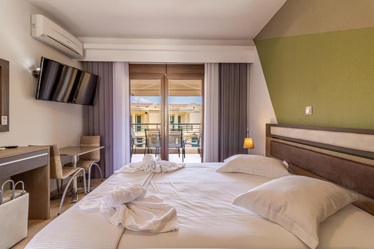 Dafni'S Seaside Luxury Studios 니키티 외부 사진